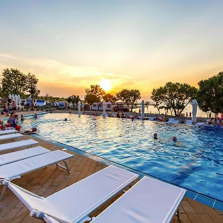 Mobile Homes In Camping Omisalj On Island Krk, With Swimmingpool Exterior photo