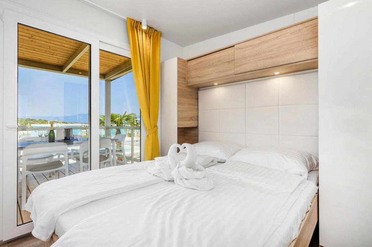 Mobile Homes In On Island Krk, With Swimmingpool Holiday home *