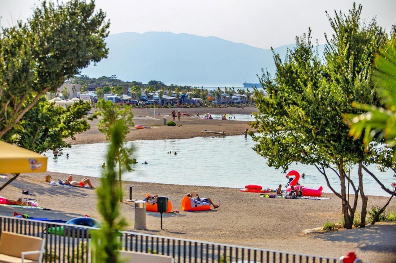 Mobile Homes In On Island Krk, With Swimmingpool * Omisalj