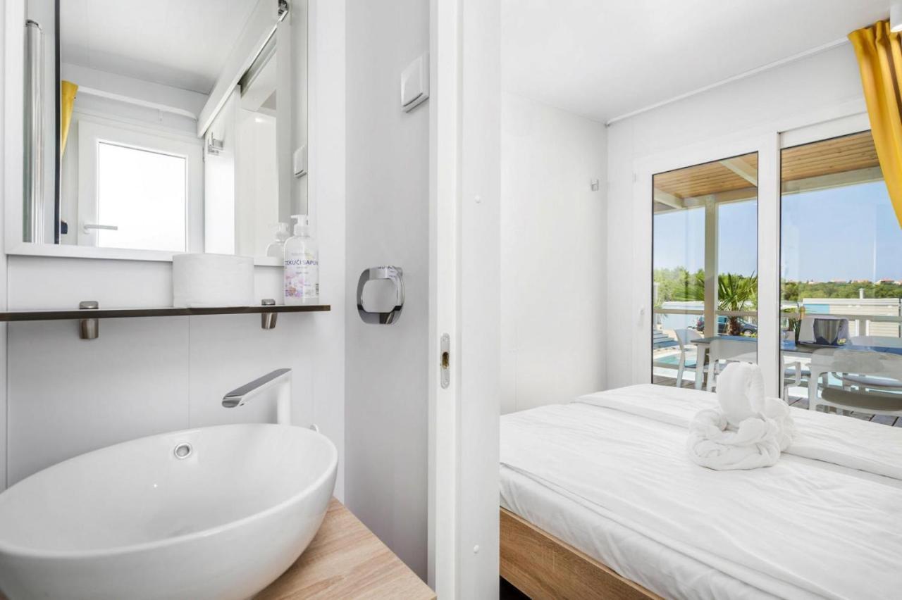 Mobile Homes In On Island Krk, With Swimmingpool Holiday home *